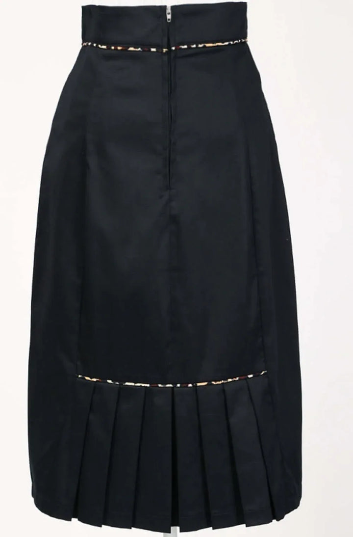 Elegant black pencil skirt with leopard piping, featuring pleats for a sophisticated and feminine silhouette.